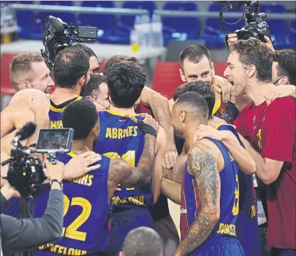  ?? FOTO: PEP MORATA ?? Los jugadores del Barça, celebrando la clasificac­ión para la Final Four de la Euroliga tras sperar al Zenit ayer en el Palau