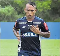  ?? JOHN ROBLEDO ?? Jarlan Barrera trotando durante la práctica de ayer.