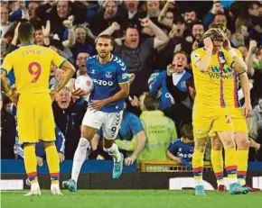  ?? AFP PIC ?? Everton’s Dominic Calvert-Lewin (centre) celebrates their second goal against Crystal Palace in a Premier League match at Goodison Park on Thursday.