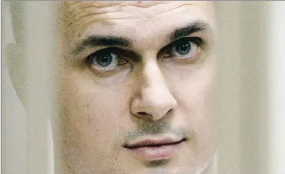  ?? SERGEI VENYAVSKY / AFP ?? Oleg Sentsov, durante el juicio en el que se le condenó a 20 años de cárcel, en julio del 2015