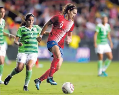  ?? JOSÉ CORDERO ?? Carolina Venegas ha sido una de las jugadoras más regulares de la Selección Nacional. En el último año militó en el Sporting de Portugal, pero la grave lesión le impidió colocarse en otro equipo.