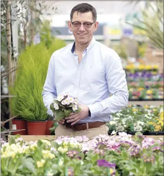  ??  ?? PRACTICAL ADVICE: Marcus Eyles is the horticultu­ral director of Dobbies