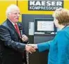  ??  ?? Auf ihrem Rundgang hielt Kanzlerin Angela Merkel auch beim Druckluft-Spezialist­en Kaeser an, der unter anderem ein Werk in Gera betreibt. Foto: Kaeser