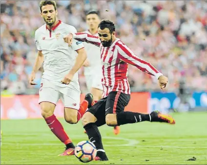  ?? FOTO: AIOL ?? Una diana para recordar Balenziaga dispara a puerta con su zurda para marcar su primer tanto como león