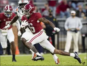  ?? MICKEY WELSH - THE ASSOCIATED PRESS ?? Alabama wide receiver DeVonta Smith (6) breaks free for a touchdown against Auburn during an NCAA college football game Saturday, Nov. 28, 2020, in Tuscaloosa, Ala.