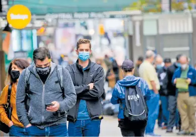  ?? FOTO EFE ?? PANDEMIA. EUA registró 170,590 casos más que el viernes cuando llegó al récord diario de 187,095.