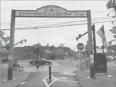  ?? PETER MARTEKA | PMARTEKA@COURANT.COM ?? A PEDESTRIAN crossing signal can be activated by trail users on the new section of trail in Cheshire. The light stops oncoming traffic.