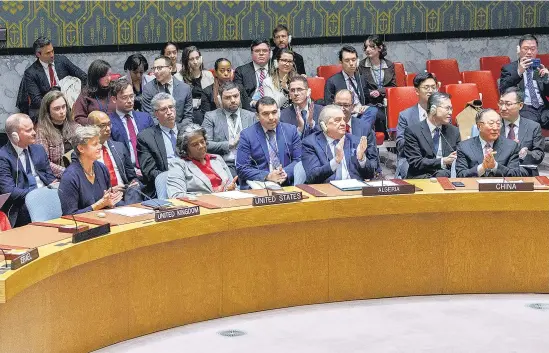  ?? I
EFE ?? Tras cinco meses de guerra, el Consejo de Seguridad de la ONU aprobó un cese de fuego en Gaza.