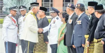  ??  ?? Najib, accompanie­d by Fuzi (left), shakes hands with a former member of the ‘Pasukan F’ at the Warriors Day 2017 celebratio­n in Putrajaya yesterday. — Bernama photo