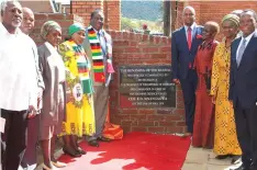  ??  ?? President Mnangagwa and First Lady Auxilia Mnangagwa pose for a picture with family members and relatives of the late national hero Cde Hebert Chitepo after the renaming of the 3 Infantry Brigade in honour of the liberation icon in Mutare yesterday. —...