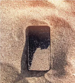  ??  ?? A mobile phone lost in the sand could be the start of a bad trip.