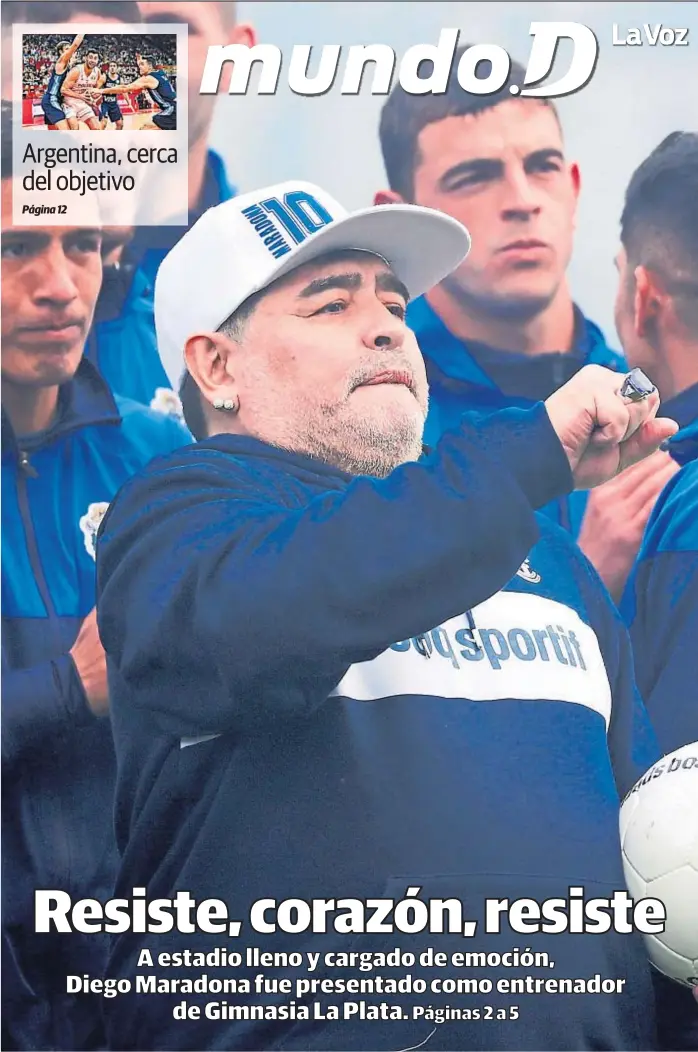  ?? (TÉLAM) ?? Emocionado. Hasta las lágrimas, Diego Maradona agradeció por tanto cariño del hincha del Lobo. “No soy ningún mago”, dijo sobre la difícil situación con el promedio de Gimnasia.