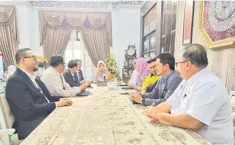  ?? ?? Fatimah (facing camera) seen with other officials during the briefing yesterday.