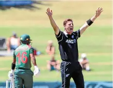  ?? PHOTOSPORT ?? Matt Henry appeals for an lbw during New Zealand’s win over Bangladesh in Napier on Wednesday.
