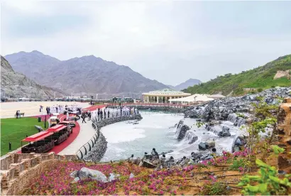  ?? — WAM FILE ?? Residents have been making a beeline to the Hanging Gardens in Kalba during the Eid holidays.