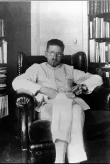  ?? - James Joyce AP/AP1931 ?? The look of a man who's written a damn good book