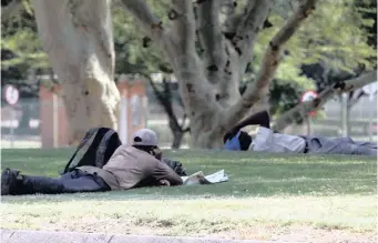  ?? | JACQUES NAUDE African News Agency (ANA) ?? HOMELESS people in Pretoria this week. They will be accommodat­ed at boarding schools.