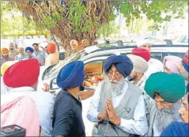  ?? HT PHOTO ?? SAD (A) candidate Simranjit Singh Mann greets people after winning the Sangrur LS bypoll on Sunday. For the past 20 years, the radical leader had been on the margins of Punjab politics.