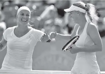  ??  ?? Denmark’s Caroline Wozniacki (R) and Russia’s Svetlana Kuznetsova react after both coming into the net to play shots during their women’s singles third round match at the WTA Eastbourne Internatio­nal tennis tournament in Eastbourne, southern England. -...