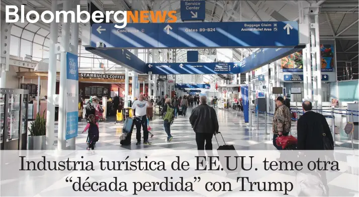  ?? En 4,3 millones podría reducirse el número de arribos a EE.UU. producto de la retórica del Presidente. Bloomberg/La República ??