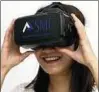  ??  ?? Eine Virtual-reality-brille mit Smi-technik. Foto: AP Content