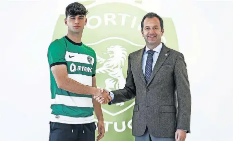  ?? ?? Rodrigo Ribeiro e Frederico Varandas assinaram o novo contrato entre o jogador e a SAD leonina