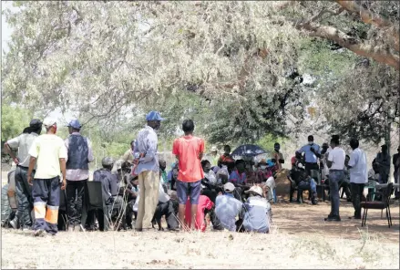  ?? Photo: Obrein Simasiku ?? Convening… The Tsintsabis community during a meeting with government officials .