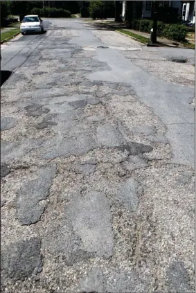  ?? The Sentinel-Record/Richard Rasmussen ?? IN NEED OF REPAIR: The city’s 2018 primary paving list includes the entire length of Hagen Street off of the 1300 block of Central Avenue.
