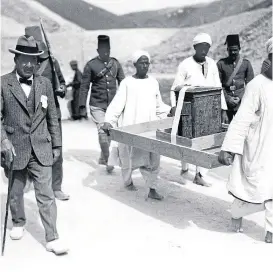  ?? ?? Howard Carter, left, with artifacts from Tutankhamu­n’s tomb.