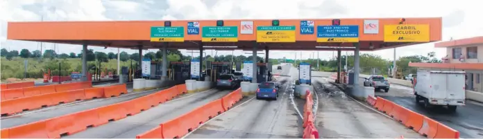  ??  ?? Usuarios de la llamada Autopista del Nordeste se han quejado con frecuencia por los aumentos constantes que hace la empresa en el cobro de los peajes.