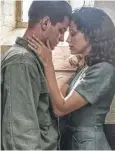  ??  ?? Andrew Garfield as Desmond T. Doss and Teresa Palmer as Dorothy Schutte