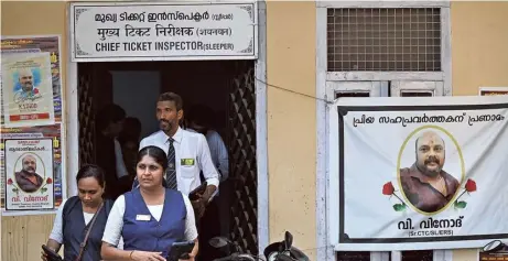  ?? H. VIBHU ?? Photos of V. Vinod, a travelling ticked examiner who was fatally pushed out of a moving train at Thrissur recently, adorn the walls of the o ice of the Chief Ticket Inspector, Ernakulam.