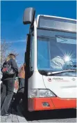  ?? ARCHIVFOTO: FELIX KÄSTLE ?? Der neue Samstagsfa­hrschein hat Busfahren in Ravensburg attraktive­r gemacht.