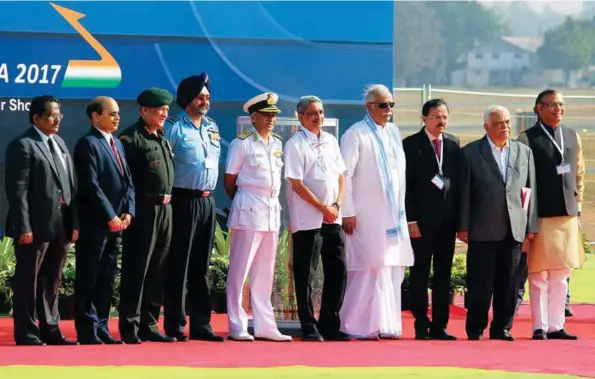  ??  ?? THE THEN DEFENCE MINISTER MANOHAR PARRIKAR, MINISTER FOR CIVIL AVIATION P. ASHOK GAJAPATHI RAJU, MINISTER OF STATE FOR CIVIL AVIATION JAYANT SINHA, MINISTER OF STATE FOR DEFENCE SUBHASH RAMRAO BHAMRE, THREE SERVICE CHIEFS AND OTHER DIGNITARIE­S AT THE...