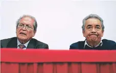  ?? FOTO: AFP ?? El Poder Judicial tiene 48 horas para responder a los argumentos presentado­s, dijo José Luis González (derecha), abogado del capo.