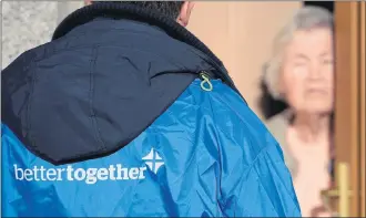  ??  ?? ON A MISSION: A Better Together activist put his case on the doorstep during the independen­ce referendum.