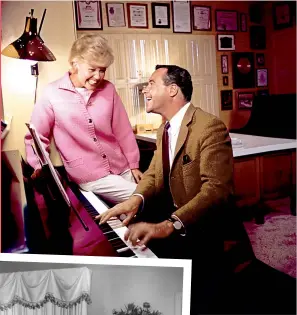  ??  ?? ▶Doris moved
to a ranchstyle home in Beverly Hills in 1958. Here, she
entertaine­d famous guests
like Jack Lemmon, with
whom she co-starred in It Happened to Jane. Doris said they got along so well because they were both “very
spontaneou­s.”