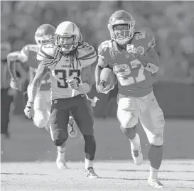  ?? Sean M. Haffey / Getty Images ?? The Chiefs’ Kareem Hunt, right, leads the NFL with 502 rushing yards and has reached 100 yards rushing in three of four games.