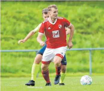  ?? FOTO: VOLKER STROHMAIER ?? Michael Wiest trifft am Sonntag mit dem SV Ringschnai­t auf den SV Mittelbuch.