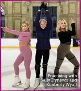  ?? ?? Practising with Sally Dynevor and Kimberly Wyatt