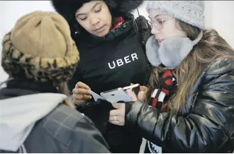  ?? SETH WENIG/AP FILES ?? An Uber representa­tive helps travellers find rides at LaGuardia Airport in New York. Most firms like Uber track retention, which reveals more about diversity, but don’t make it public.