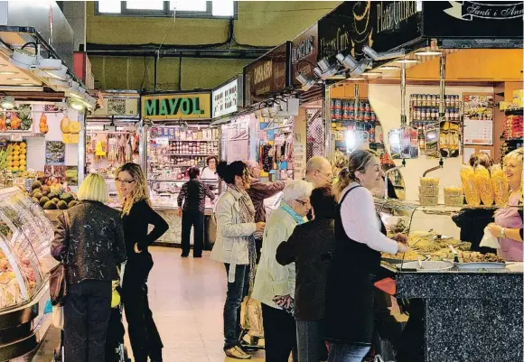  ?? J. BALMES ?? Los paradistas de los mercados de Barcelona elign la calidad y el producto de proximidad