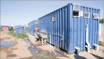  ?? PICTURE: LEON LESTRADE/AFRICAN NEWS AGENCY (ANA) ?? Residents fear for their health in poor living conditions at an Isipingo transit camp.