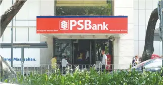  ??  ?? A BRANCH of Philippine Savings Bank at Paseo de Roxas, Makati City