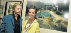  ?? Picture: GETTY IMAGES ?? HAPPIER TIMES: Comedian David Spade, next to his sister, Kate Spade, who committed suicide recently