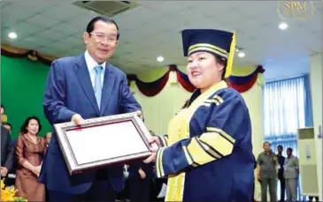  ?? FACEBOOK ?? Prime Minister Hun Sen presents a graduation certificat­e to a university student at the National Institute of Education on Tuesday.