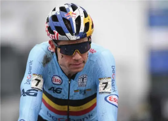  ?? FOTO BELGA BELGA ?? Een beteuterde Wout van Aert aan de aankomst in Oostende.