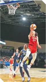  ?? ?? La liga femenil de baloncesto profesiona­l también tiene un equipo.