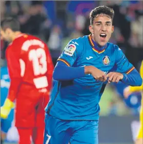  ?? FOTO: SIRVENT ?? Jaime Mata celebra el 2-0 marcado al Espanyol