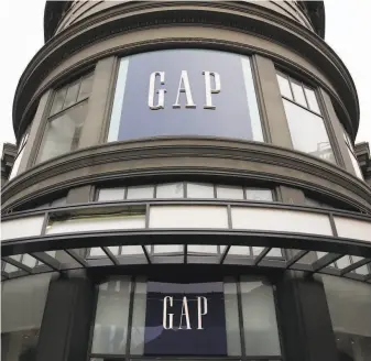  ?? Connor Radnovich / The Chronicle 2015 ?? Pummeled by the pandemic and broader retail challenges, Gap is permanentl­y closing its flagship store on Market Street, as well as two other stores in its hometown of San Francisco.